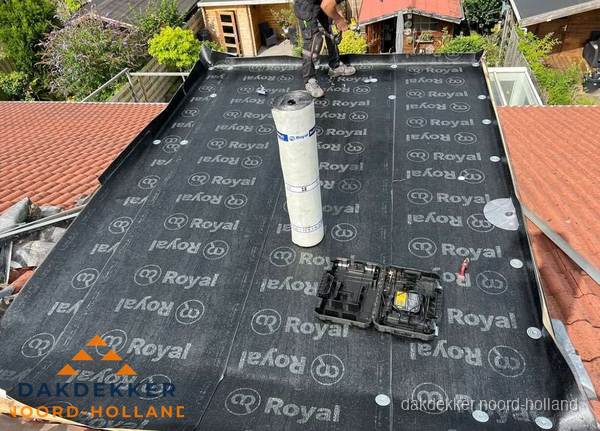 Dakrenovatie met Royal onderdak op plat dak in Noord-Holland Dakrenovatie met Royal onderdak op plat dak in Noord-Holland