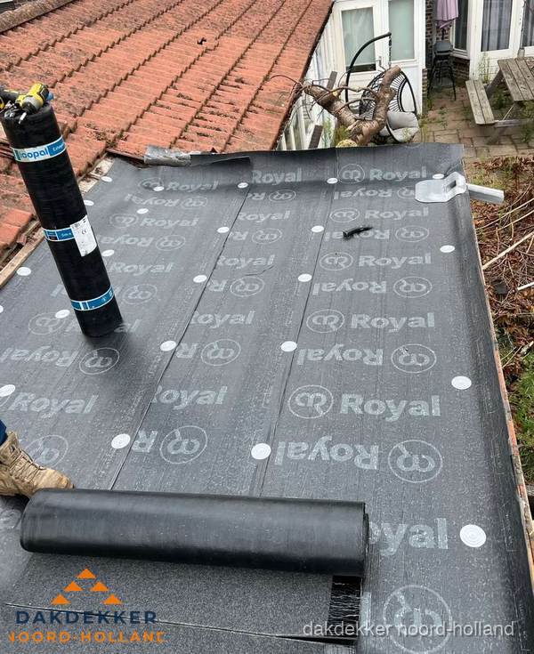 Bitumen dakbedekking leggen op plat dak aanbouw in Noord-Holland Bitumen dakbedekking leggen op plat dak aanbouw in Noord-Holland