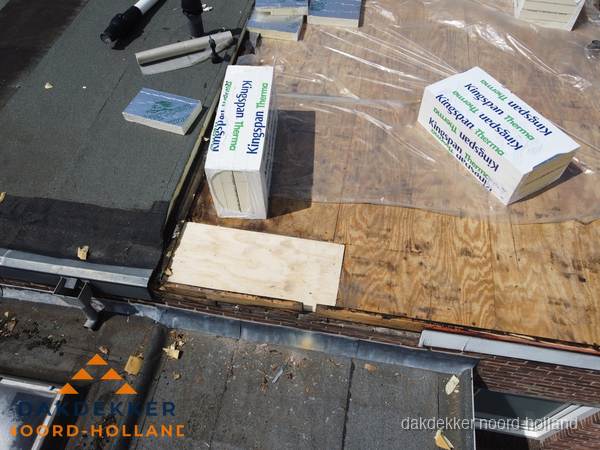 Plat dak isolatie met Kingspan isolatieplaten tijdens renovatie in Noord-Holland Plat dak isolatie met Kingspan isolatieplaten tijdens renovatie in Noord-Holland